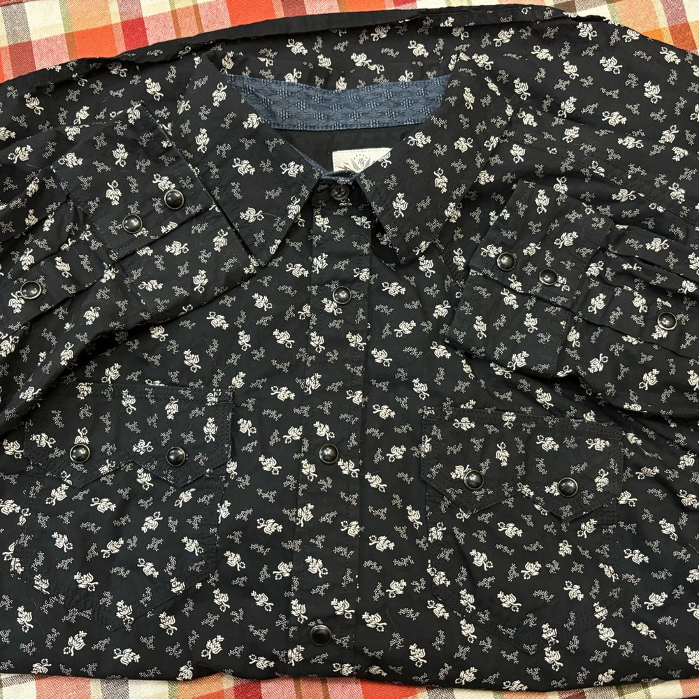 Black Floral Button-Up Shirt Men’s Medium